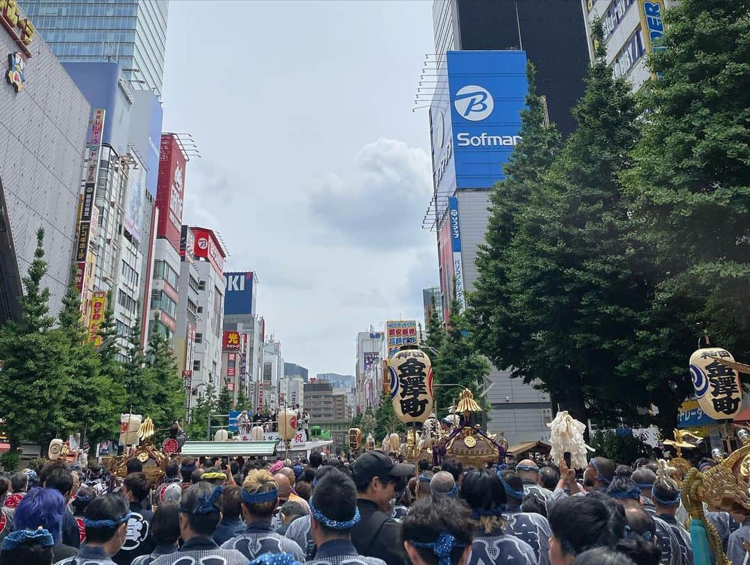 佐藤義朗さんのインスタグラム写真 - (佐藤義朗Instagram)「. 4年ぶりの神田祭 やっぱりこれがなきゃ  カッコつけてますが、 久しぶりすぎてパッチの履き方間違えてました  #神田祭2023  #神田祭 #粋」5月14日 20時54分 - yoshiaki_sato11