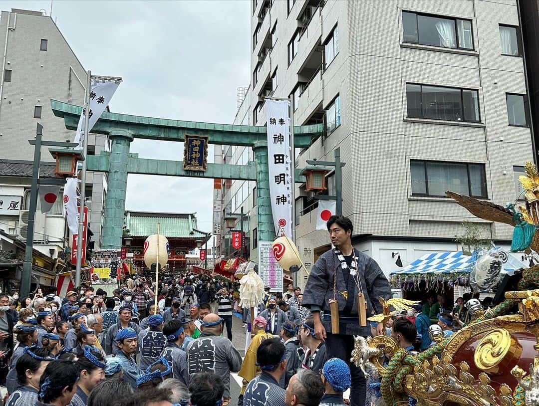 佐藤義朗のインスタグラム：「. 4年ぶりの神田祭 やっぱりこれがなきゃ  カッコつけてますが、 久しぶりすぎてパッチの履き方間違えてました  #神田祭2023  #神田祭 #粋」