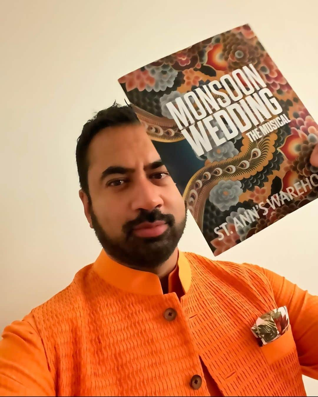 カル・ペンのインスタグラム：「Congratulations to @pagliji Mira Nair & the Monsoon Wedding team on such a joyous opening night! This musical is so much fun, go see it! Playing @stannswarehouse.   👕 @aveindiadesign.newyork Vivek Khurana」