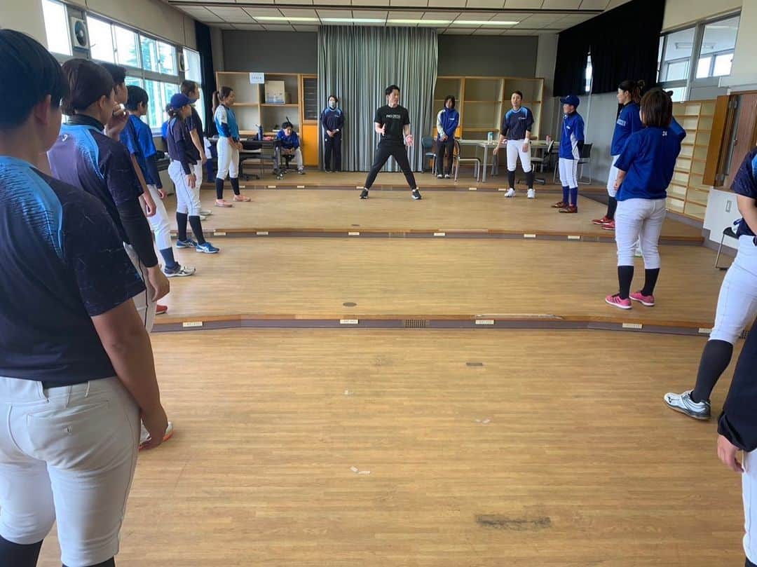 鈴木遼太郎さんのインスタグラム写真 - (鈴木遼太郎Instagram)「. . 本日は、白水さん @progress_shirozu_training にトレーニングを見てもらいました。 . 本当にありがとうございました！ . . 選手たちは自分の身体を知ることが出来て、また一歩前に進めそうな気がします。 . 引き続き頑張って行きます！ . . #エイジェック女子硬式野球部  .」5月14日 20時50分 - taro071024