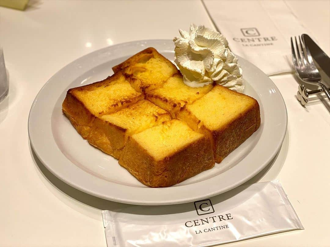 辻ゆかのインスタグラム：「🍞 とろとろフレンチートスト🍞 美味しかった、、!!!  #centrethebakery #フレンチトースト専門店 #フレンチトースト #有楽町カフェ #銀座カフェ #セントリーザベーカリー #食パン専門店」