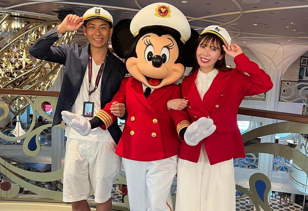 あいにゃんさんのインスタグラム写真 - (あいにゃんInstagram)「ディズニー・クルーズラインのウィッシュ号に 初乗船〜〜〜っ💙🫧⚓️  "ディズニー好きが最後に行き着くのはここ！" と言われていて本当に...？😒💭と思ってたけど めちゃくちゃ楽しくて最高で ディズニーの魔法に溢れていて💫💫 想像を超える空間、時間でした🚢💗💕🌈✨✨  今日YouTubeをアップしたので、 実際どうなの..？と思っているそこのあなた🙌 動画を見ればディズニークルーズの実態がわかります⚠️💗  🔍 『AINYANTUBE』 で検索してね！  なんと70分SP！特番です！笑 お時間ある時に観てみてね👀💗  #ディズニークルーズ#ディズニークルーズライン#ディズニーウィッシュ#ウィッシュ号#海外ディズニー#キャスタウェイケイ#ディズニーワールド#海外旅行#夫婦コーデ#ディズニーコーデ#新婚旅行#夢が叶う場所 #disneycruise#disneycruiseline#dcl#castawaycay」5月14日 21時04分 - ainyan_0302