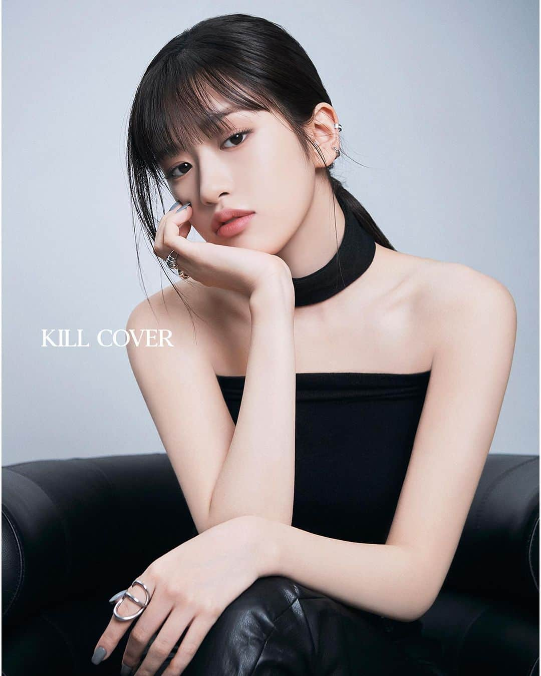 클리오 CLIO officialさんのインスタグラム写真 - (클리오 CLIO officialInstagram)「어쩔 수 없지 킬 커버 잖아🎶🎤  유진 PICK 🖤KILL COVER🖤와 함께한 화보 추가 공개🤗 유진 + 킬 커버 조합 이렇게 봐도 저렇게 봐도 멋지다..😎  숨 쉬듯 가벼운 #요즘커버 킬 커버 파운웨어 라인업!  ✓ 킬 커버 더 뉴 파운웨어 쿠션 ✓ [NEW] 킬 커버 파운웨어 파운데이션 미니 ver ✓ [NEW] 킬 커버 파운웨어 컨실러  유진이의 베이스 비결 ❝ 킬 커버 파운웨어 라인업❞ 5월 한달 간 올리브영에서 30% 행사가로 만나보세요!  -  𝗞𝗜𝗟𝗟 𝗖𝗢𝗩𝗘𝗥 𝗙𝗢𝗨𝗡𝗪𝗘𝗔𝗥 𝗟𝗜𝗡𝗘 - 𝗨𝗣  ANYUJIN PICK “ KILL COVER “  ✷ Kill Cover Founwear Foundation (mini version) ✷ Kill Cover Founwear Concealer ✷ Kill Cover The New Founwear Cushion  #클리오 #CLIO #クリオ #킬커버 #킬커버파운웨어파운데이션 #더뉴쿠션 #킬커버파운웨어컨실러 #foundation #thenewcushion #concealer #killcover #안유진 #ANYUJIN」5月14日 21時00分 - clio_official