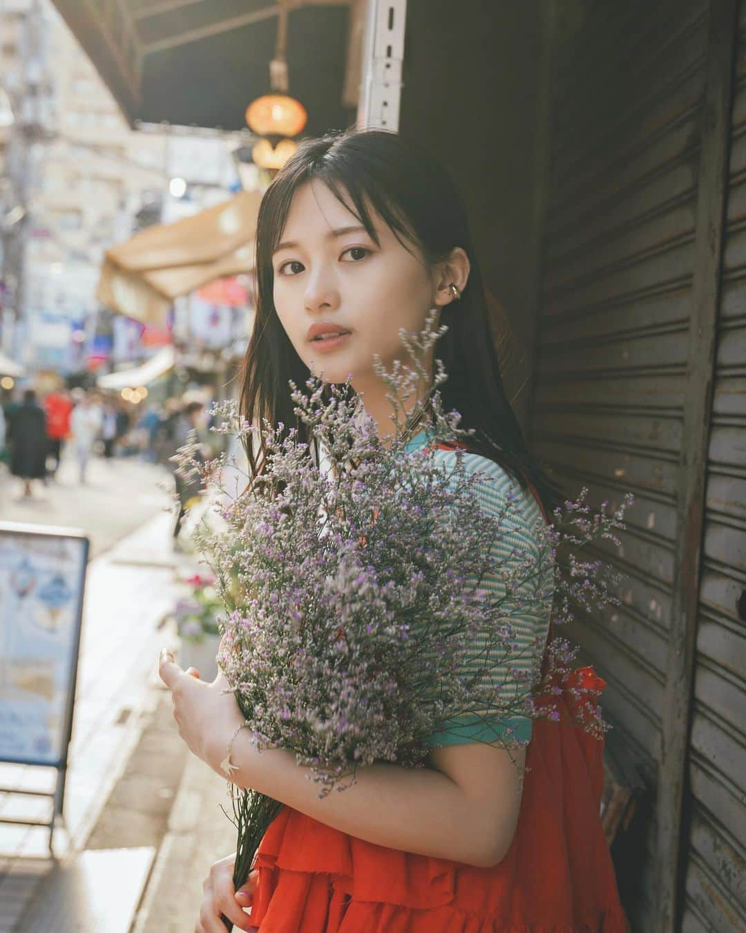 羽瀬川なぎさんのインスタグラム写真 - (羽瀬川なぎInstagram)「好きなお花と一緒に💐 ⁡ creative director：Keisuke Shimizu @shimizu__keisuke  photographer：Shunto Sato @shuntosato  videographer：Takumi Hashimoto @___ta9  hair make：ken nagasaka @ken_nagasaka  stylist：Natsuki Takano @nattunki  flower stylist：Yuusuke Ishii @yuuu_rinchiii_  ⁡ ⁡ #ICHIRIN #一凛 #羽瀬川なぎ #スターチス」5月14日 21時00分 - nagihasegawa