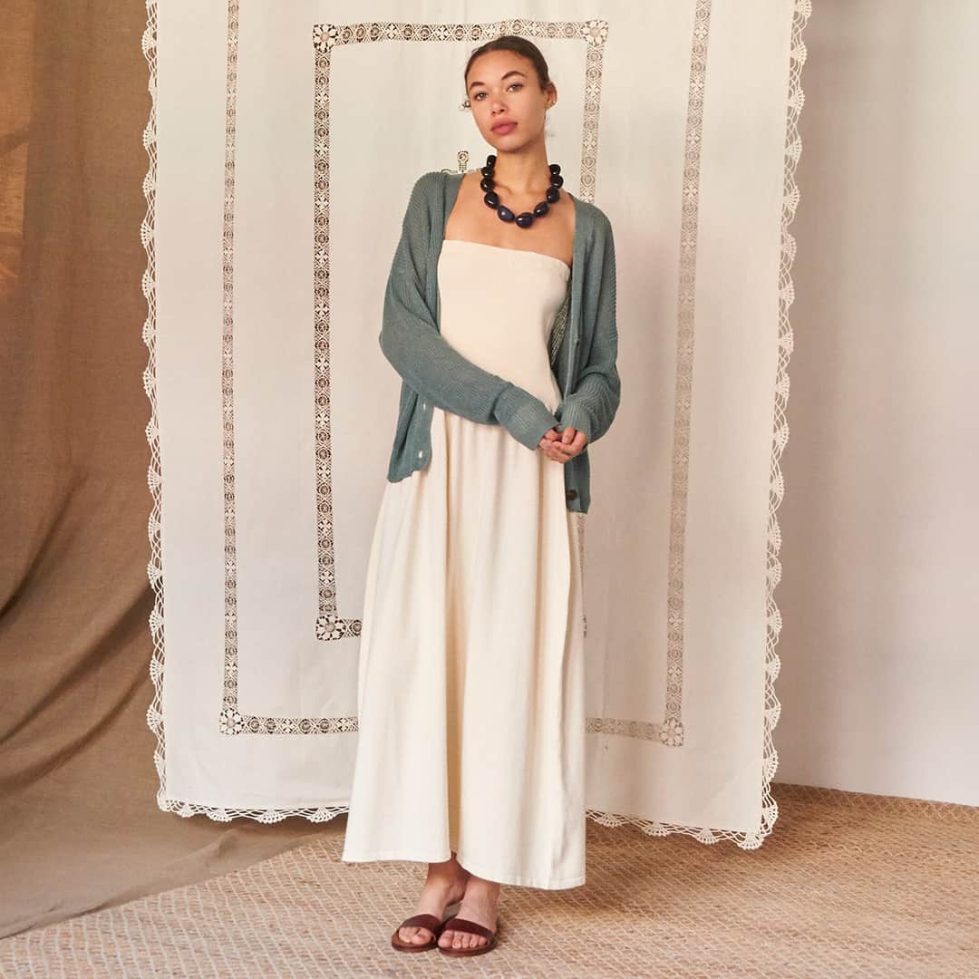 デミリーのインスタグラム：「Textured linen layers usher in warm-weather silhouettes. Find spring styles Jose Cardigan + Abbie Dress in New Arrivals.」