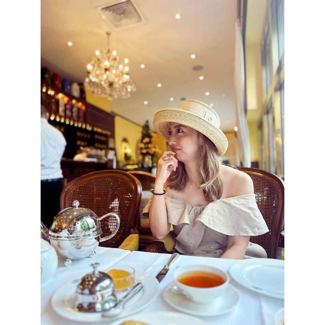 栗原佐知子さんのインスタグラム写真 - (栗原佐知子Instagram)「✴︎ 姫とtea time🫖💕 . . #Singapore #vacation #outfit #fashion #ootd #coordinate #stylepost #ootd_cob #instafashion #estellak #chapeaudo #コーディネート #コーデ #今日のコーデ #ファッション #エステラケー #シャポードオー #シンガポール #🇸🇬」5月14日 21時01分 - sachiko__kurihara