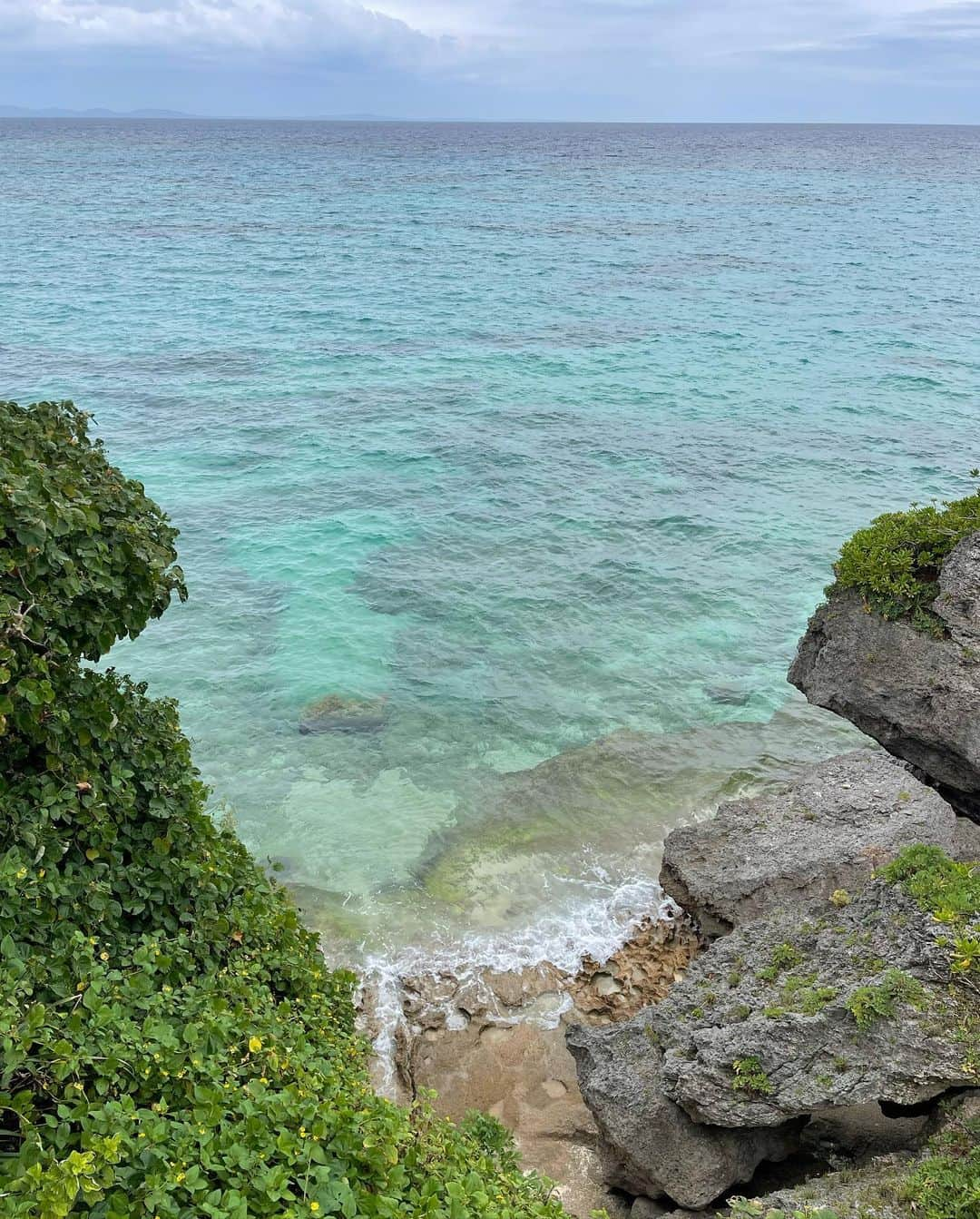 清水わかこさんのインスタグラム写真 - (清水わかこInstagram)「伊江島旅🛳  山登りに BBQ、花火、洞窟に、 1000種類以上のハイビスカス園 どれもとっても楽しかった！！🥰🙏 そして、こーえーくんお誕生日おめでとう🎂🎊いつもありがとう😊✨  母の日の最高の思い出にもなりました🥰 #伊江島 #母の日 #沖縄 #teruya旅」5月14日 21時05分 - wakacham_