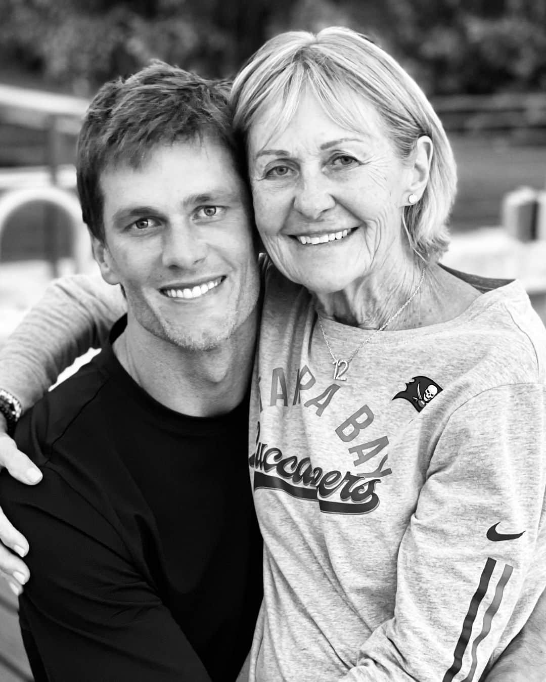 トム・ブレイディのインスタグラム：「Happy Mothers Day to all these amazing women who have given our family so much throughout their lives. Thank you all for your love, compassion and kindness, and for setting such an amazing example for all of our little ones. We are all so grateful for your support and helping us all achieve our dreams. I wish all the mothers in the world a special day with the people that love them the most.」