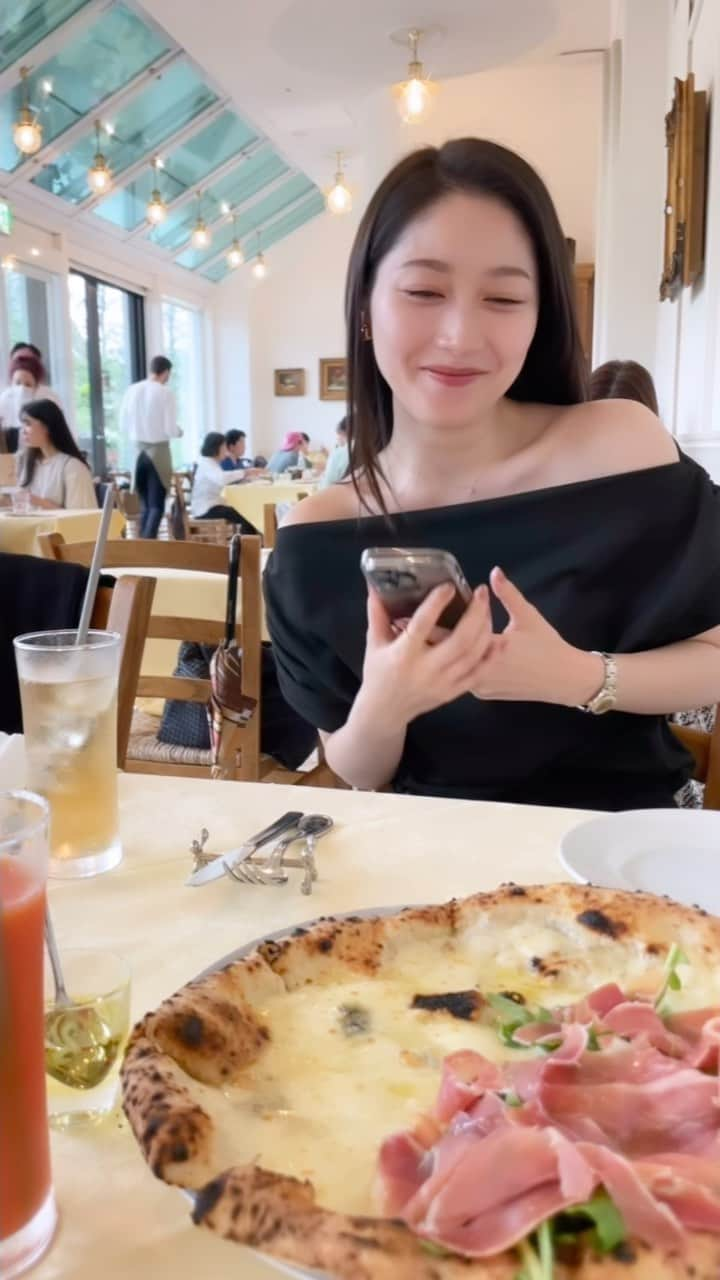 熊谷江里子のインスタグラム：「お友達と🍕🤍 見ての通りふざけてたくさん笑った😂  📍ナプレ　Tokyo Midtown　  #東京ミッドタウン#ナプレ#ピザランチ#六本木カフェ#六本木ランチ#ナプレ東京ミッドタウン」