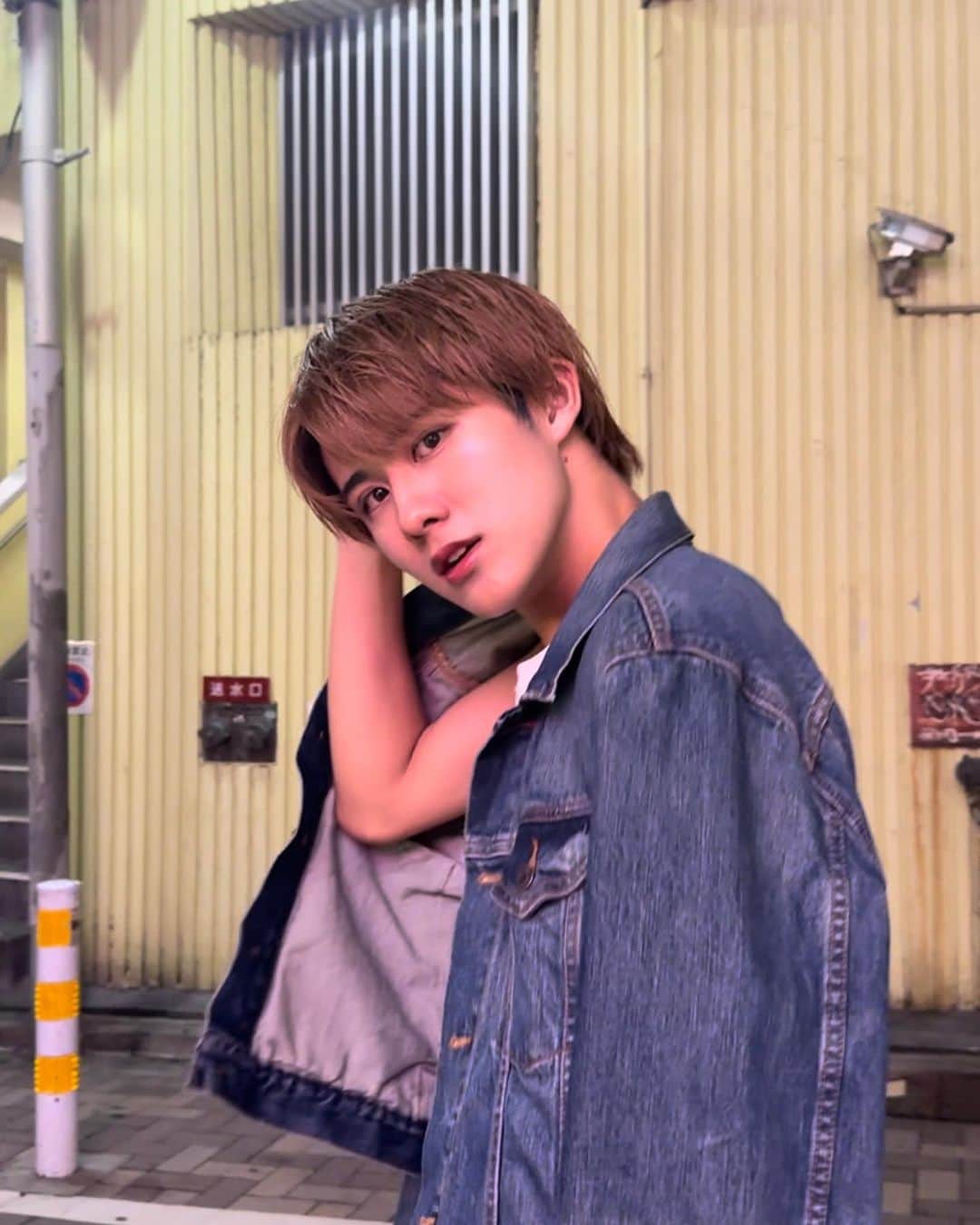 のインスタグラム：「I wish this night could last forever⭐️.   #ootd #fashion #jaket #outfitoftheday #fashionblogger #無加工 #popteen」