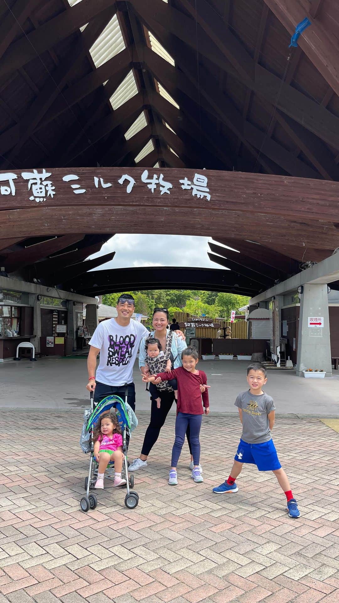 エリナ シルカのインスタグラム：「Fun Day at the Farm 🐄」