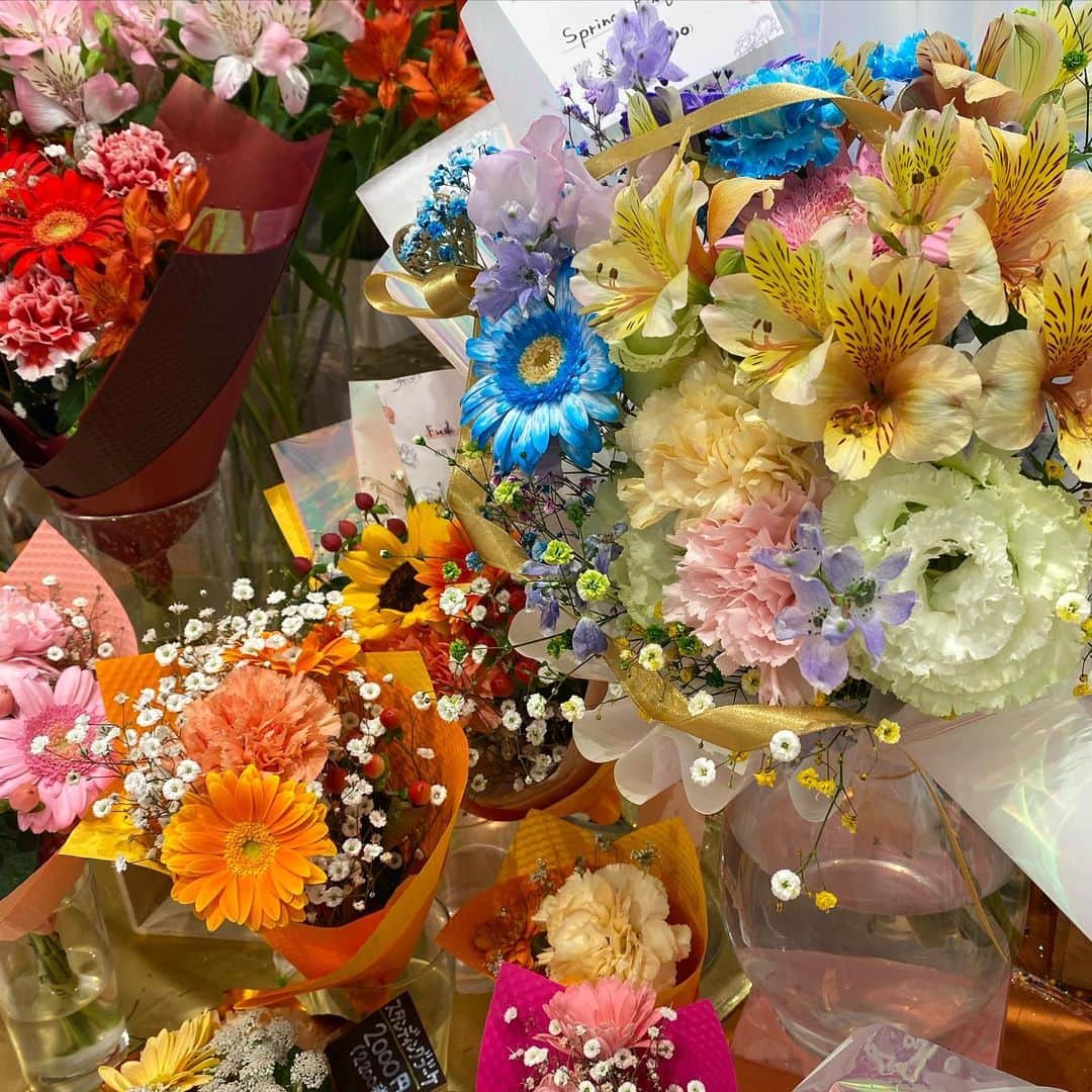 上野裕次郎のインスタグラム：「Mother's Day❤️‍🔥母の日💐 . 生涯超えられない、誰よりも大切な人です。 お腹を痛めて産んでくれて、貴方の元に生まれ落ちて。僕は本当に幸せです。😊 これからも世界で1番綺麗な女性でいてください。❤️‍🔥 . #mothersday #母の日」