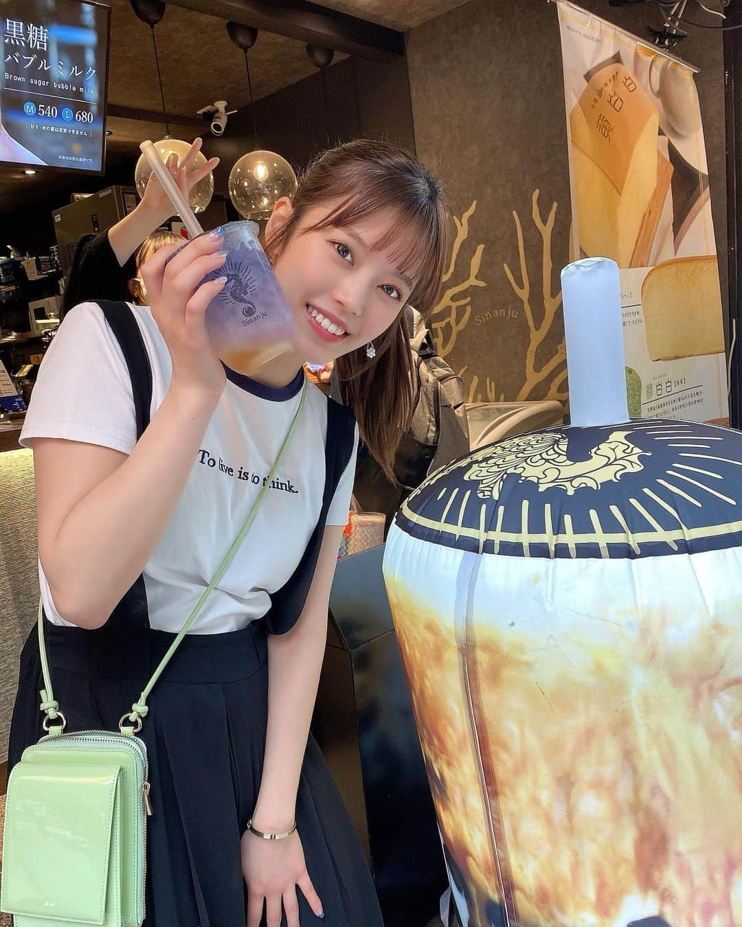 林茜実里さんのインスタグラム写真 - (林茜実里Instagram)「名古屋・大阪ありがと〜！ また来るね🧡 : : 立ち寄ったタピオカ屋で写真撮ってたらマネージャーの✌︎写ってたー！笑」5月14日 21時11分 - amirihayashi_pimms