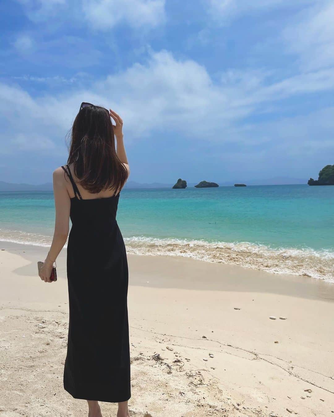 大段舞依のインスタグラム：「⁡ ⁡ ⁡ 美ら海水族館に行く手前で寄り道しちゃった とっても綺麗な海🏖️🕶️♡ ⁡ ⁡ #沖縄 #那覇 #沖縄旅行 #名護 #海 ⁡」