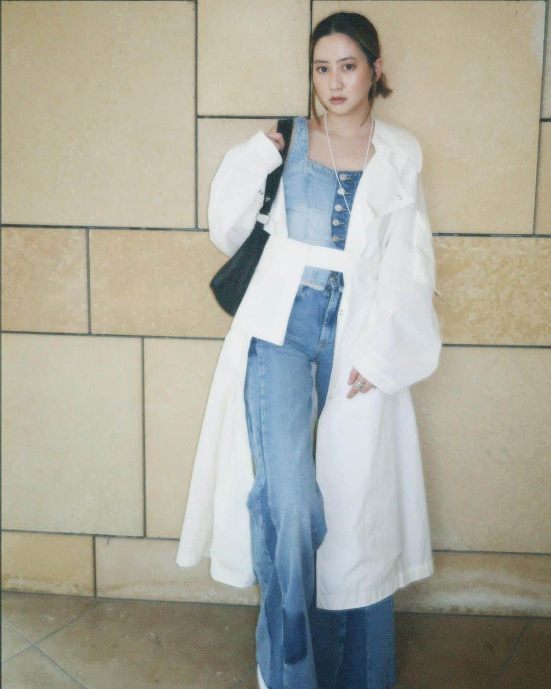 河北麻友子さんのインスタグラム写真 - (河北麻友子Instagram)「FASHION TRENCH COAT: IRENE DENIM: ZARA BAG: Chrome Hearts #FASHION #OOTD #麻友コーデ」5月14日 21時14分 - mayukokawakitaofficial