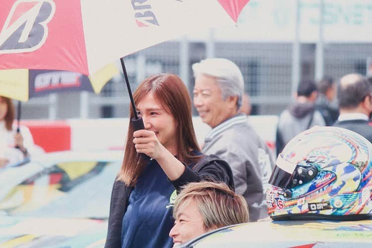 藤本真由さんのインスタグラム写真 - (藤本真由Instagram)「GR86BRZRace開幕戦でした❣️  今シーズンは34号車オグラクラッチwithレボリューションにてチームマネージャーをさせて頂くことになりました！（岡山・鈴鹿・富士のみ）  昨日のストーリーをみて慌てて会いにきたよって方が、、、😭引退しても私のモータースポーツ活動を応援してくださり本当に嬉しい気持ちになりました🥲そして、写真もありがとうございます❣️  また、皆さんと一緒にモータースポーツを楽しみたいと思います！ということで、ただいまー🤗  佐々木選手の応援よろしくお願いします😎  #gr86brzrace  #motorsport  #sugo  #ワンメイクレース  #オグラクラッチwithレボリューション　 #モータースポーツ」5月14日 21時22分 - mayusuke25