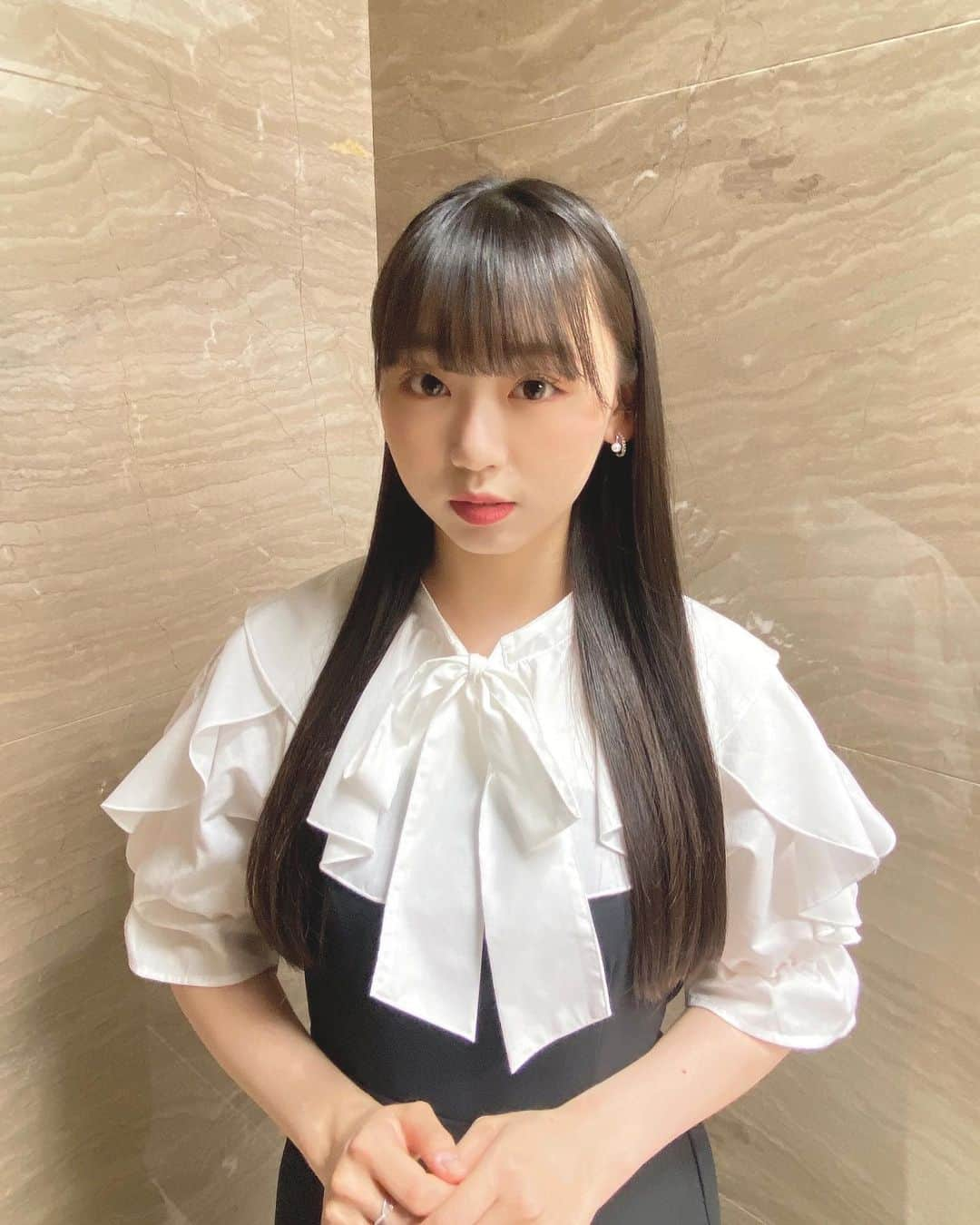 泉綾乃さんのインスタグラム写真 - (泉綾乃Instagram)「こういう服装が1番好き🤍🖤  #私服 #白黒 #白黒コーデ #モノクロコーデ #grl #ワンピース」5月14日 21時27分 - _anon_1122