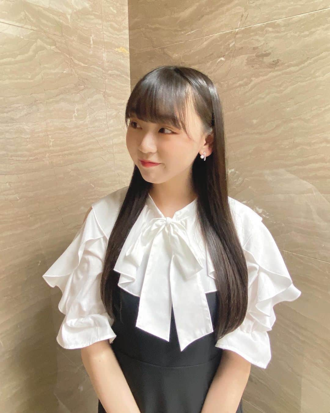 泉綾乃さんのインスタグラム写真 - (泉綾乃Instagram)「こういう服装が1番好き🤍🖤  #私服 #白黒 #白黒コーデ #モノクロコーデ #grl #ワンピース」5月14日 21時27分 - _anon_1122