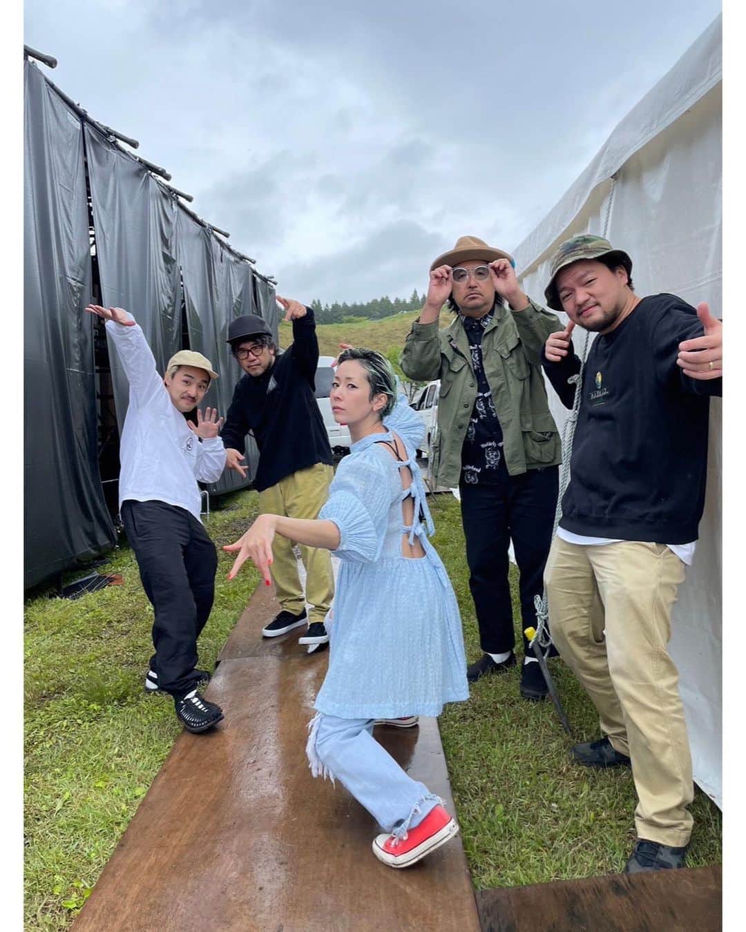 木村カエラのインスタグラム：「FUJI & SUN'23  たのしかったぁー！ このメンバーでのLIVEでした⚡️  みんな、いっぱいの笑顔と、合唱と、ジャンプありがとうございました❤️  #fjsn #木村カエラ　@fjsnjp」