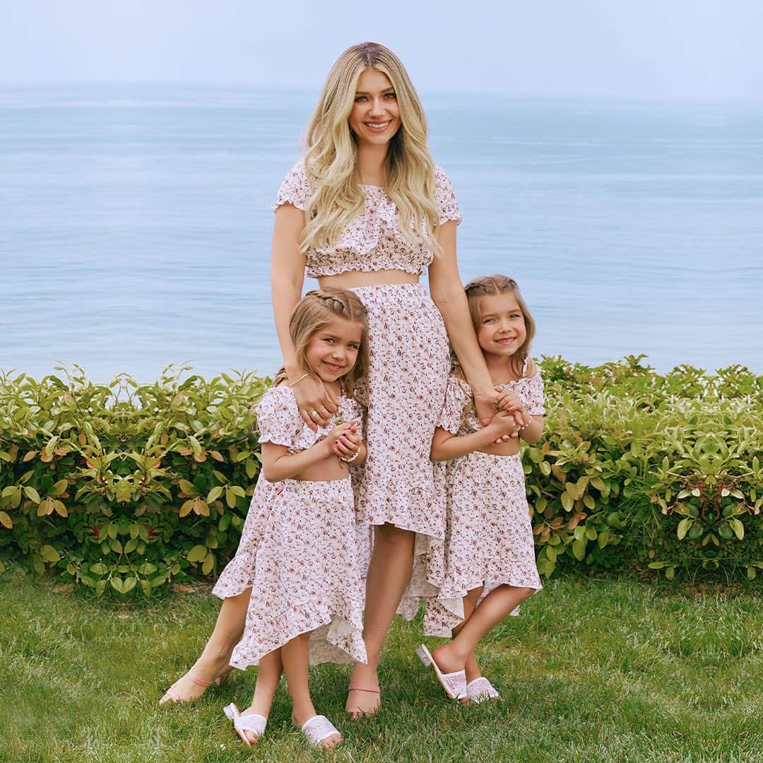 SHEINのインスタグラム：「Summer is in full bloom with the #SHEINxMadison collection! From floral dresses to romantic blouses, we're feeling all the garden vibes. 🌸   Search SHEINxMadison on shein.com to shop the whole collection  #MothersDay #summerBloom #FloralDresses #RomanticStyle」