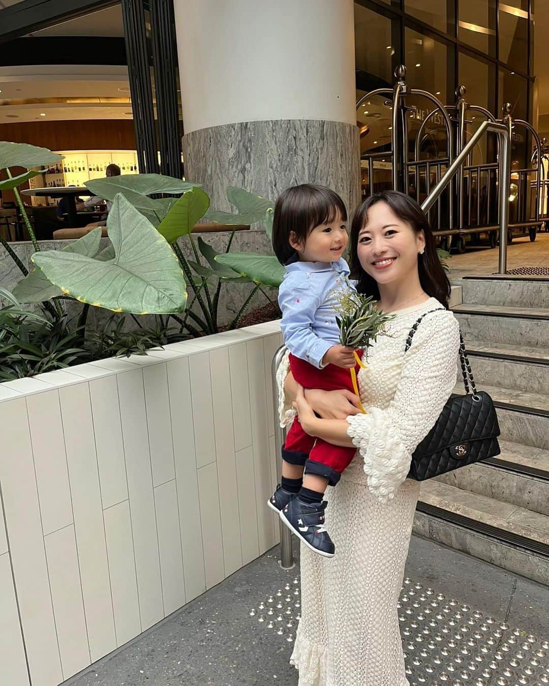 稀鳥まりやのインスタグラム：「Happy Mother's Day💐 ・ 毎日頑張ってるママ達、本当にお疲れ様です❣️ そして、沢山の幸せと気付きを与えてくれる息子にありがとう☺️💓 ・ ・ #母の日」