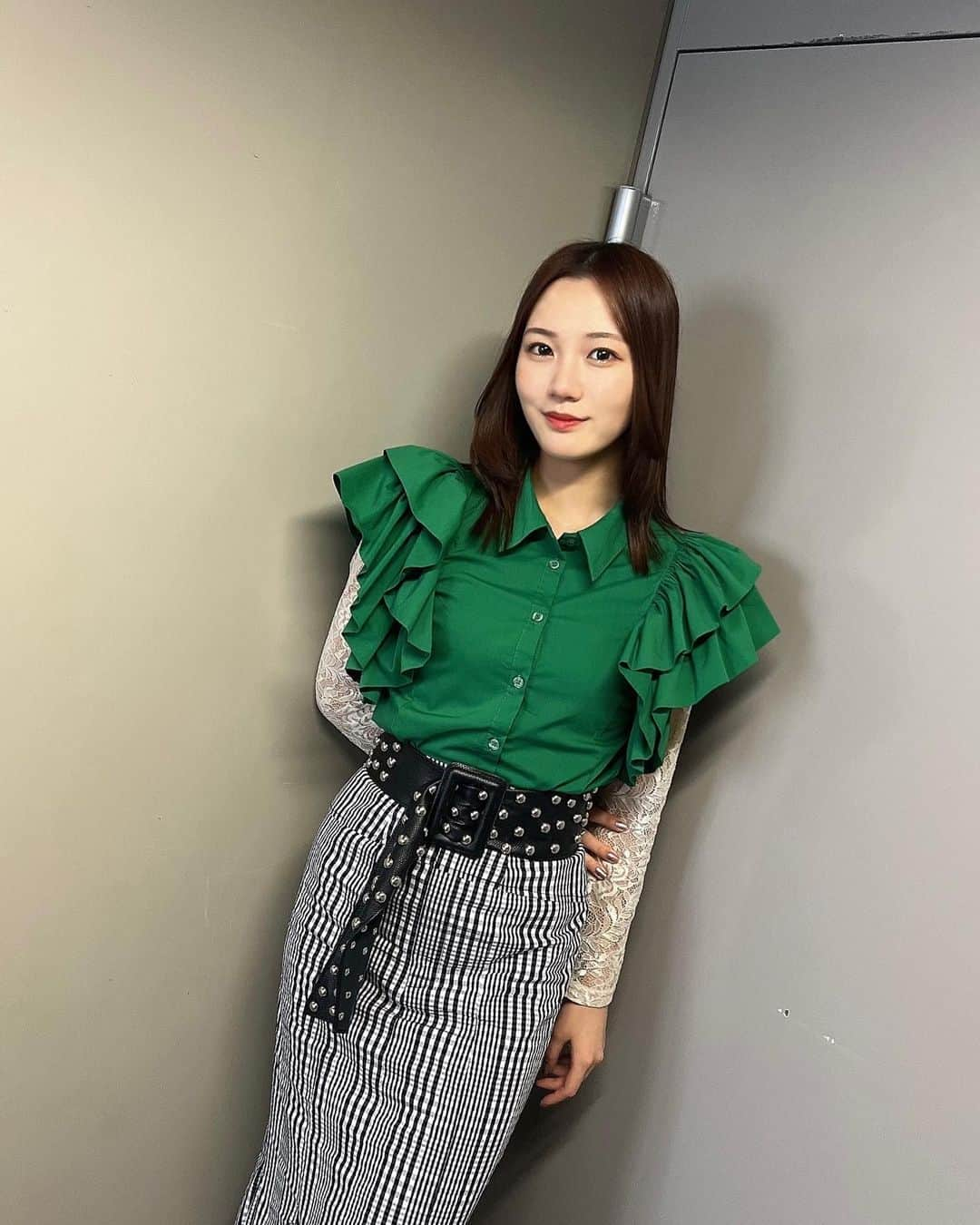 眞鍋杏樹さんのインスタグラム写真 - (眞鍋杏樹Instagram)「#anjumode 🦖  今日の服のテーマは、 「#コンサバ 」でした❤︎  雑誌のファッション編集部で働くOLを意識したファッション🫣  お話し会来てくださった方ありがと💕コンサートや舞台や気づいたら全然関係ない話になってたりと本当に楽しい時間⏰また来週もよろしくねぇ〜！！  お話し会終わりにマリオの映画を観に行ってきました❣️ しかも！！4DX！！！ずっとアトラクション乗ってるみたいで！！ ほんまに楽しすぎる。 これは、また行きたい！！！って思いました！！！  #ootd #ootdfashion #fashion #code #コンサバコーデ #骨格ストレート #骨格ウェーブ #164scale #高身長コーデ #春コーデ#20代コーデ #royalparty #ロイヤルパーティー #映画 #02 #02년생 #アイドル #nmb48」5月14日 21時40分 - 10th_anjune