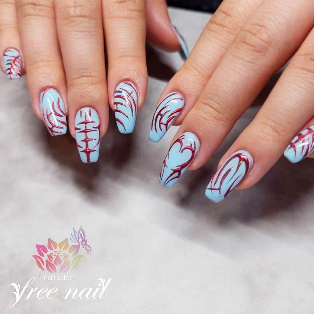 free nail フリーネイルのインスタグラム：「. お客様ネイル💅🏻🪷 . メタルライナーネイル🐯❤️‍🔥 . 大人の個性派ネイル❤️‍🔥❤️‍🔥❤️‍🔥 . ご来店ありがとうございました🙇🏻‍♀️🙇🏻‍♀️🙇🏻‍♀️💗 . #ネイルアート #ジェルネイル #ネイルサロン #大阪ネイルサロン #ネイルデザイン #ネイルチェンジ #メタリックネイル #メタリックジェル #手書きアート #手書きアートネイル #ブルーネイル #水色ネイル #デザインネイル #トレンドネイル #個性派ネイル #大人ネイル #夏ネイル #summernails #nailsart #nailsdid #美甲 #日式美甲 #日式美甲胶 #日本美甲师 #日本美甲老师 #美甲上课 #日本胶 #フリーネイル #freenail」