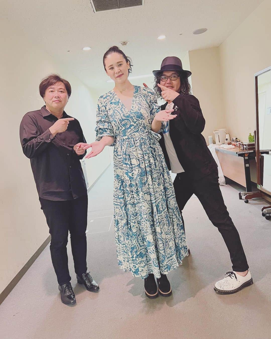 手嶌葵さんのインスタグラム写真 - (手嶌葵Instagram)「2023年5月13日香川県民ホール公演に遊びに来て下さった皆さま☺︎あたたかい拍手で支えて下さって本当にありがとうございました！  -Aoi🌹  #aoiteshima #香川県民ホールレクザムホール  #江部和幸 さん　#手嶌葵 #真藤敬利 さん」5月14日 21時44分 - aoiteshimaofficial