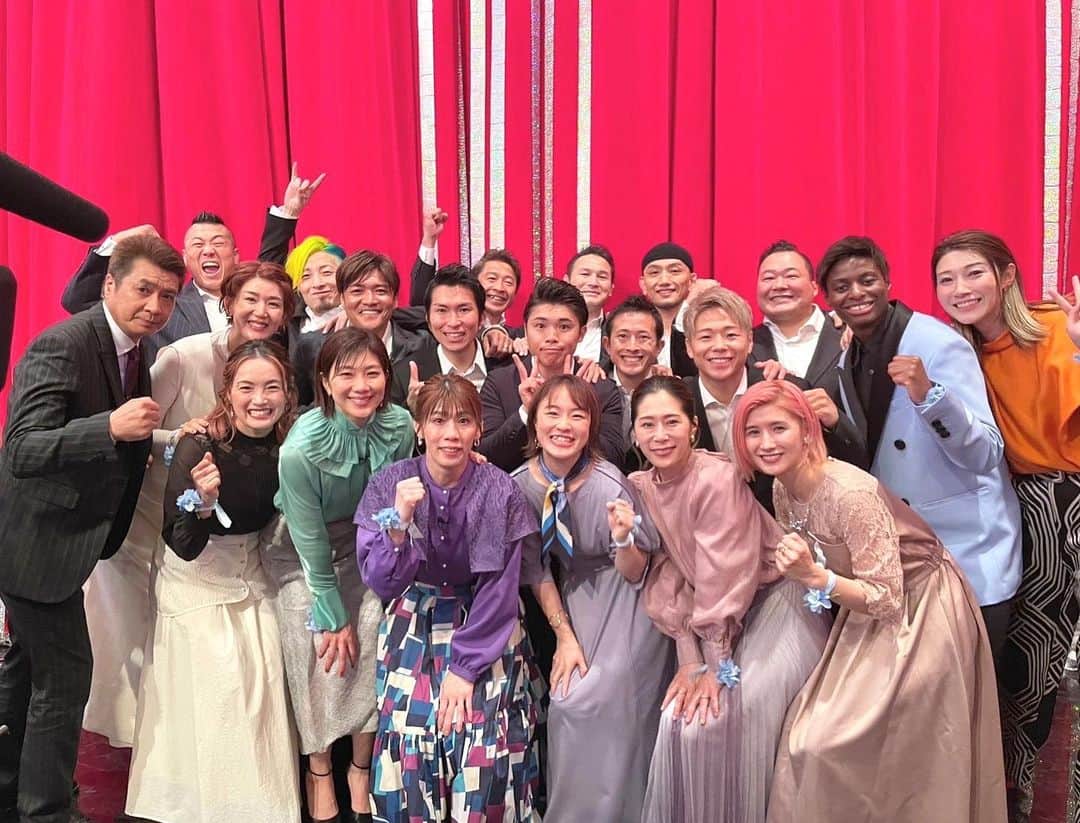 加藤優のインスタグラム：「#オールスター合唱バトル  ご覧くださった皆さま、ありがとうございました…！  このような機会に巡り会えたこと、 本当に幸せでした！！  全チームの皆さまの合唱タイムは ただただ素晴らしすぎて感動しておりました🥲  今回合唱をご指導いただき、 歌の素晴らしさを教えていただいた先生方に 改めて感謝の気持ちをお伝えしたいです✨  そして… アスリートチーム、最高です！！！ 出会いに感謝です✨  演歌歌手チームの山川さんが すごくアスリートチームを推してくださっていて 気付いたらお写真にも入ってくださってました🥹✨ ありがとうございました😍  #合唱 #最高 ！！」