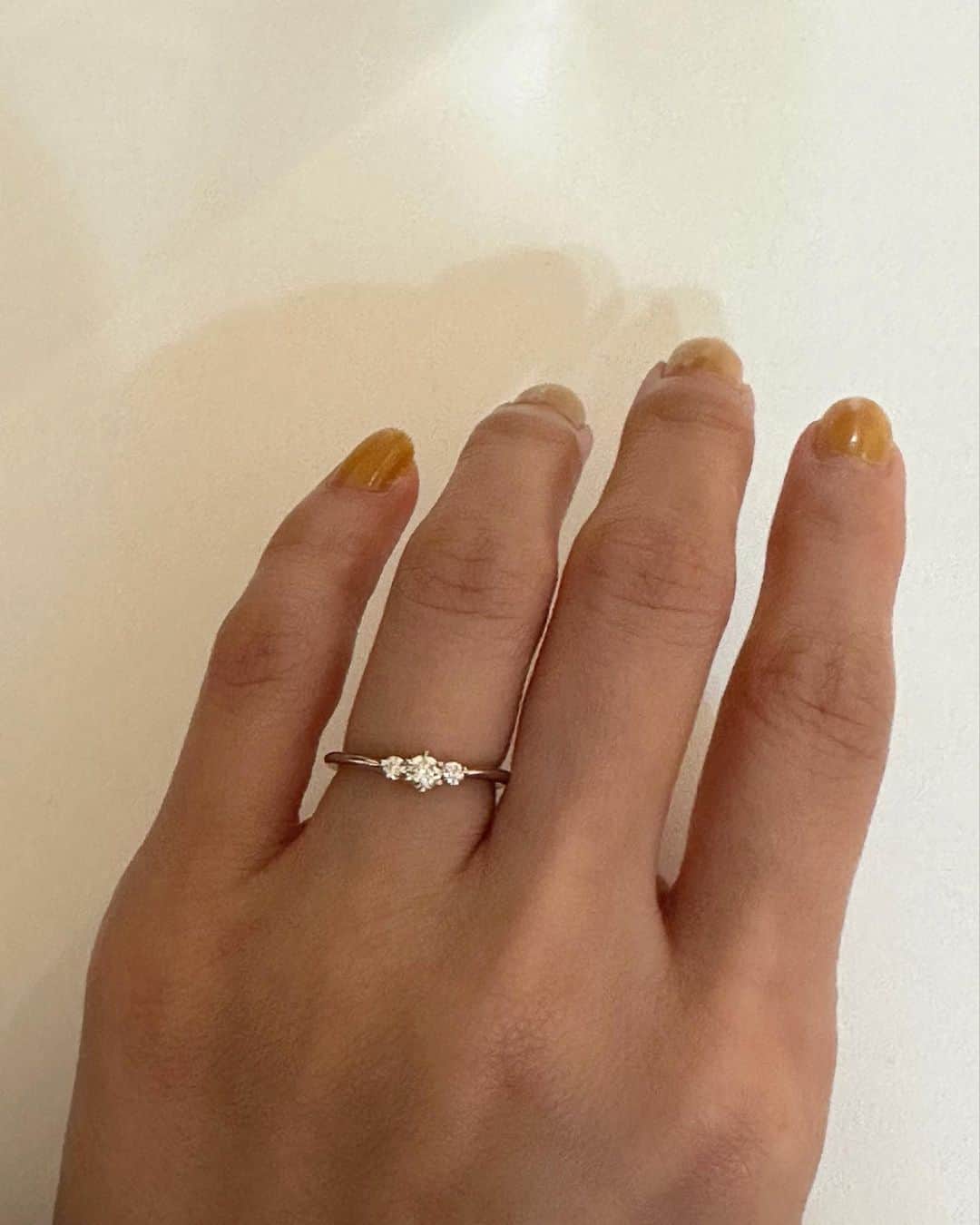 mizukiさんのインスタグラム写真 - (mizukiInstagram)「想いの詰まった指輪💍 お直しして返ってきたサイズは まさかの4.5号だけど🤭 とってもきらきらして本当にきれいです ㅤㅤㅤㅤㅤㅤㅤㅤㅤㅤㅤㅤㅤ ありがとうスヨル☺️ ㅤㅤㅤㅤㅤㅤㅤㅤㅤㅤㅤㅤㅤ #婚約指輪」5月14日 21時53分 - mizukidrop
