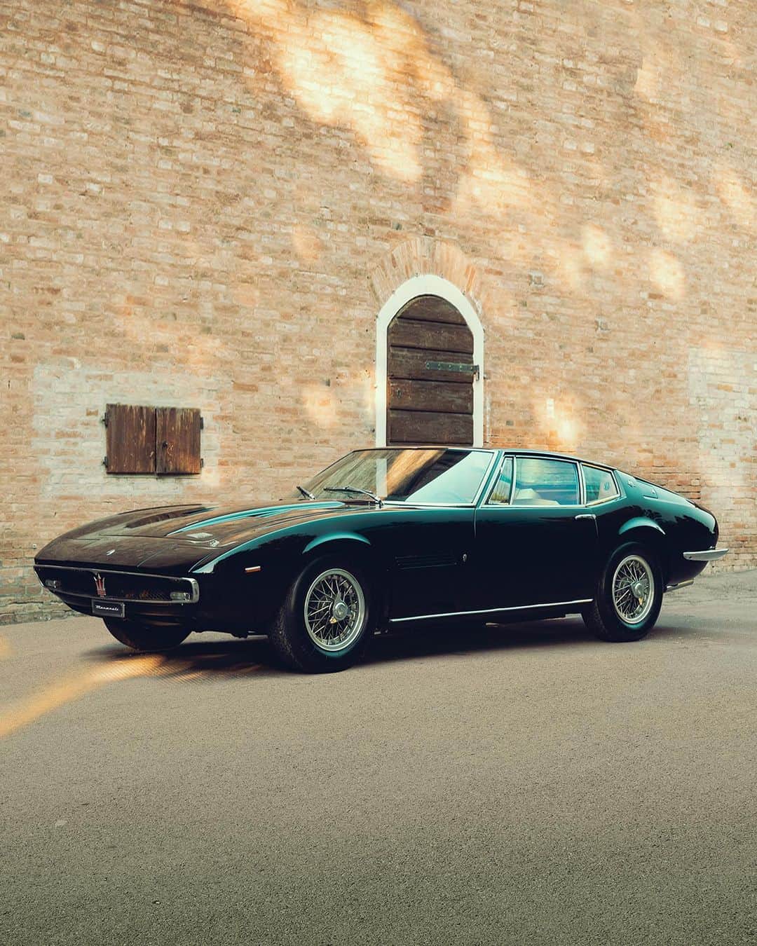 マセラティさんのインスタグラム写真 - (マセラティInstagram)「Stunning Italian sights. The Maserati Ghibli has always brought the heat, just like its eponymous wind. Make sure it remains as breathtaking as when it first became yours. Register your Maserati Classic from the past or Limited-Edition model of any age for your exclusive Classiche Certification and special Classiche service options. Discover more on maserati.com. #Maserati」5月14日 22時00分 - maserati