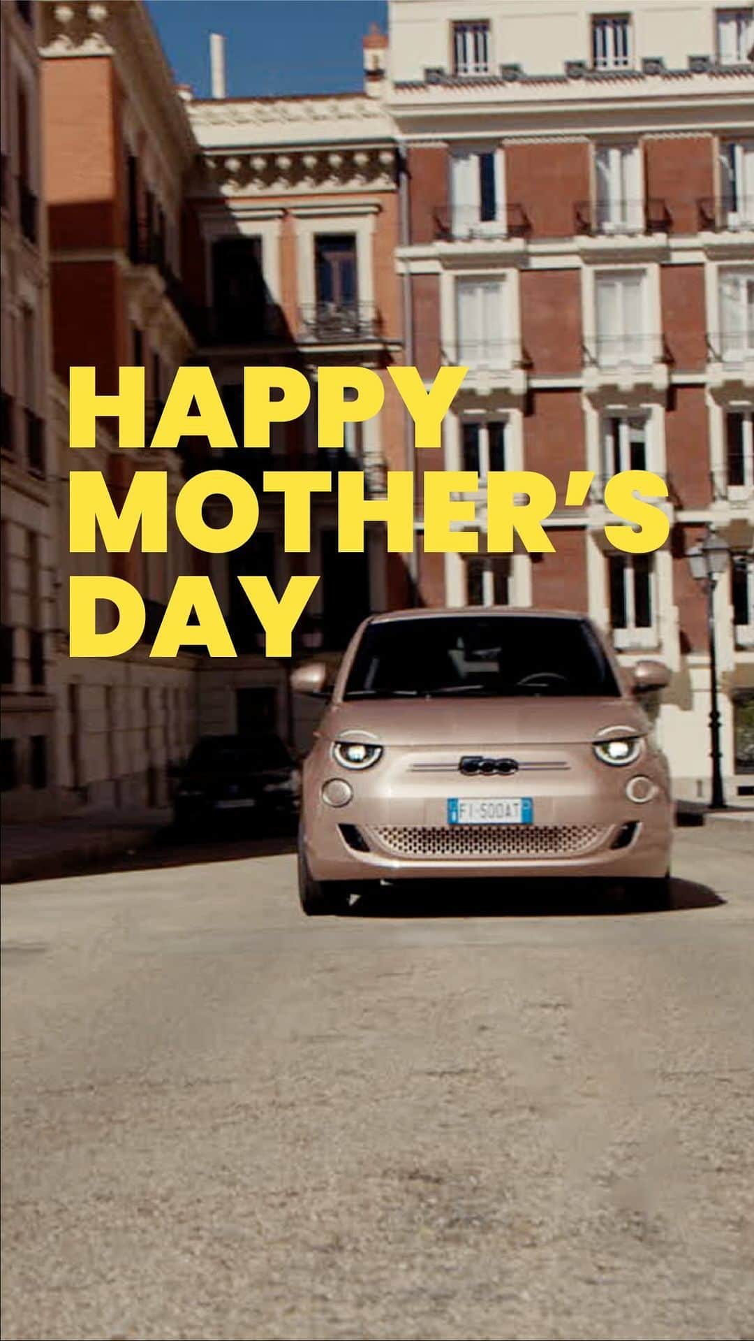 Fiat のインスタグラム：「Cheers to moms: our best driving assistants�and the first Fiat Safety Systems lovers! 👩💐」
