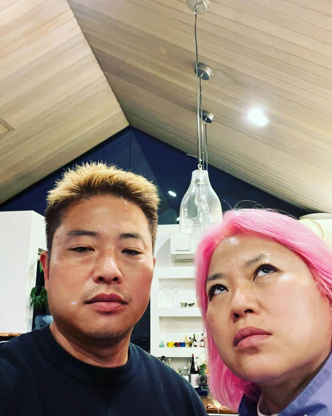 栗原心平さんのインスタグラム写真 - (栗原心平Instagram)「今日は母の日なのでみんなで集まりました。 初めは風邪気味で盛り上がらなかったけど… これとこれとこれとこれが入り 結果こうなる。 #栗原心平 #shimpeikurihara #母の日 #母の日ディナー #ステーキ #水炊き #白和え出すの忘れた😵 #母より楽しむ姉弟 #咳がひどい #今年の風邪は声枯れる#いつも料理撮り忘れる」5月14日 22時06分 - shimpei_kurihara