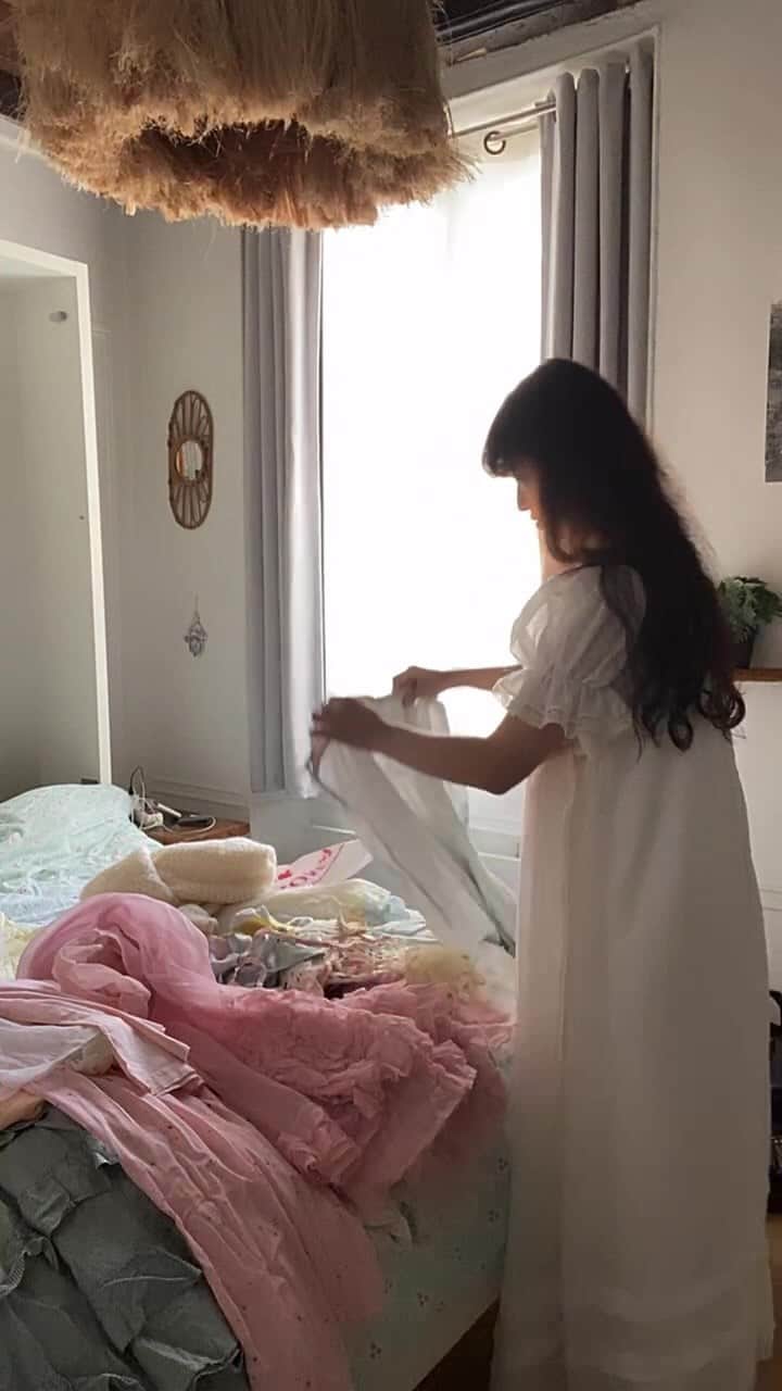 小藪奈央のインスタグラム：「. #haul of what I bought in Paris 🇫🇷 眠気max 😴 コメント見逃してたらすみません！  Dress @nu_uniform (もうすぐ発売になります)」