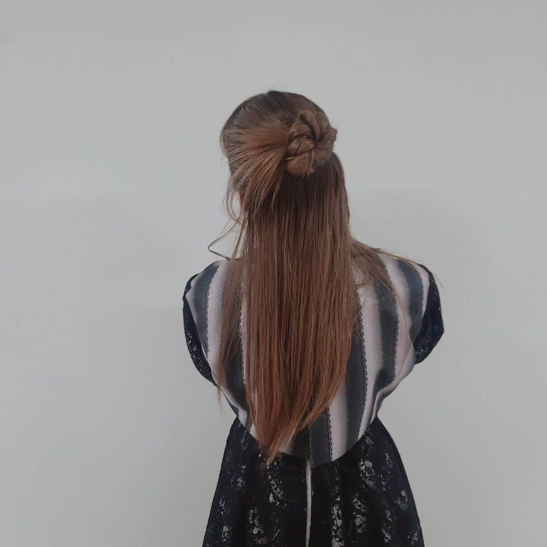 星名美怜さんのインスタグラム写真 - (星名美怜Instagram)「🖤🖤🖤 . 今日の髪型お気に入りっ❤  カチモリのハーフアップ的な？  大宮公演ありがと あつあつでしたっ . #mireinsta #星名美怜  #ebism100 #アイドルヘア  #アイドルヘアアレンジ⁡ ⁡ #アイドルヘアメイク  #カチモリ  #カチモリヘア」5月14日 22時10分 - hoshina_mirei_official
