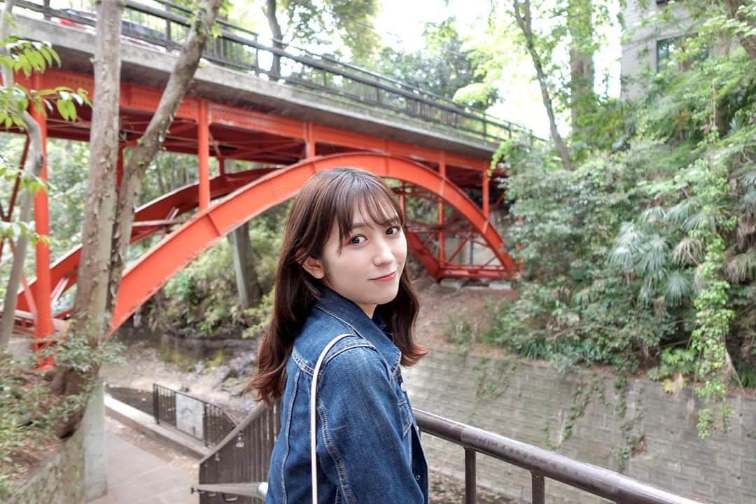 小泉遥香のインスタグラム：「￤𝓷𝓪𝓽𝔂𝓾𝓶𝓸𝓻𝓮...🌉  先日、親友ちゃんと😳  ずーっと行ってみたかった#等々力渓谷 へ…🏞✨   もぅ、景色が綺麗すぎて！ カメラで撮るのにサイコー！って思ったよ笑  自然に癒された…🌲  #等々力渓谷 #等々力 #東京 #東京デート #都内デート #デート #景色 #綺麗 #カメラ #camera #nature #japan」
