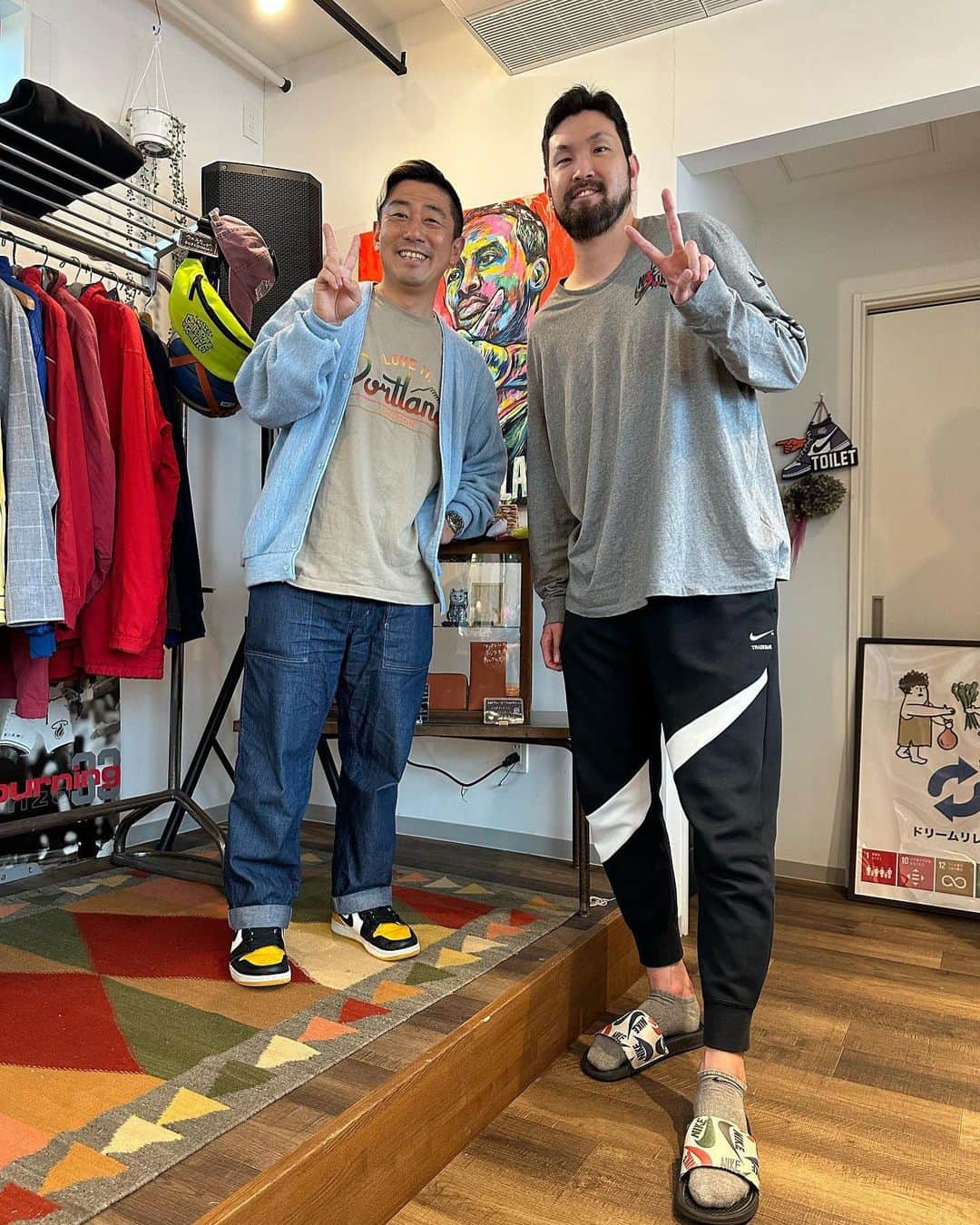小林拓一郎のインスタグラム：「デンジャラスこーちゃん、グレパーに降臨❕  #こーちゃんありがとー #高いところに乗ってもまだ低い #グレパー #グレープパークコート #シーホース三河」
