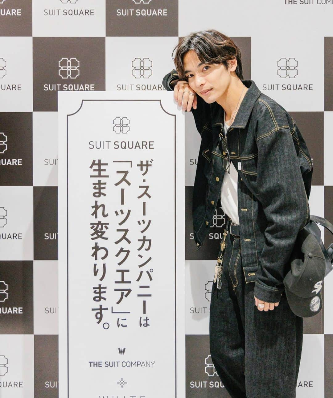 相馬理さんのインスタグラム写真 - (相馬理Instagram)「先日、11日にオープンしたSUITS SQUARE TOKYO GINZA店さんに行ってオーダースーツを作ってきました！ 今だと期間限定で骨格診断もやってて僕は骨格ナチュラルだったんだけど骨格に合わせて生地とかサイズ感とか色々相談しながらこだわって選びました🙃 届くのが楽しみだなあ〜 6/18まで全品10%OFFのセールもしてるみたいなのでみんなも是非行ってくださいね！ #THESUITCOMPANY　#SUITSQUARE　#スーツスクエア #オーダースーツ　#PR #骨格ナチュラル」5月14日 22時18分 - satoru.s1023