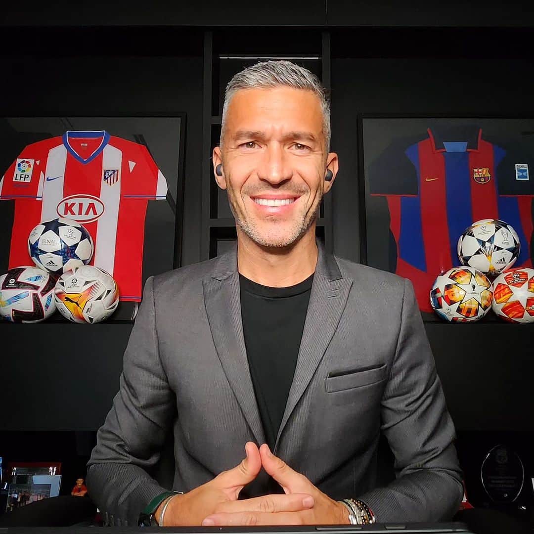 ルイス・ハビエル・ガルシア・サンスのインスタグラム：「Tonight, FC Barcelona can win LaLiga trophy at the RCD Español Stadium. Great year for Xavi, getting 2 silverware and completing an outstanding comeback for the club. Bright future ahead !! #MoreThanaGame #FCBarça」