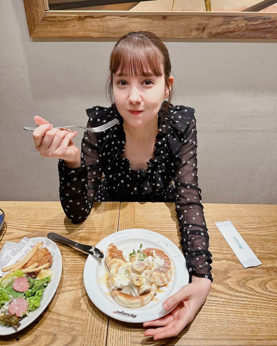 トリンドル玲奈のインスタグラム：「久々パンケーキ🥞 ふわふわで、ぱくぱく食べてしまい お腹いっぱい!  はじめてのファンミーティングにて🫶 ｱｯﾄﾎｰﾑな会で楽しかったなぁ🫶」