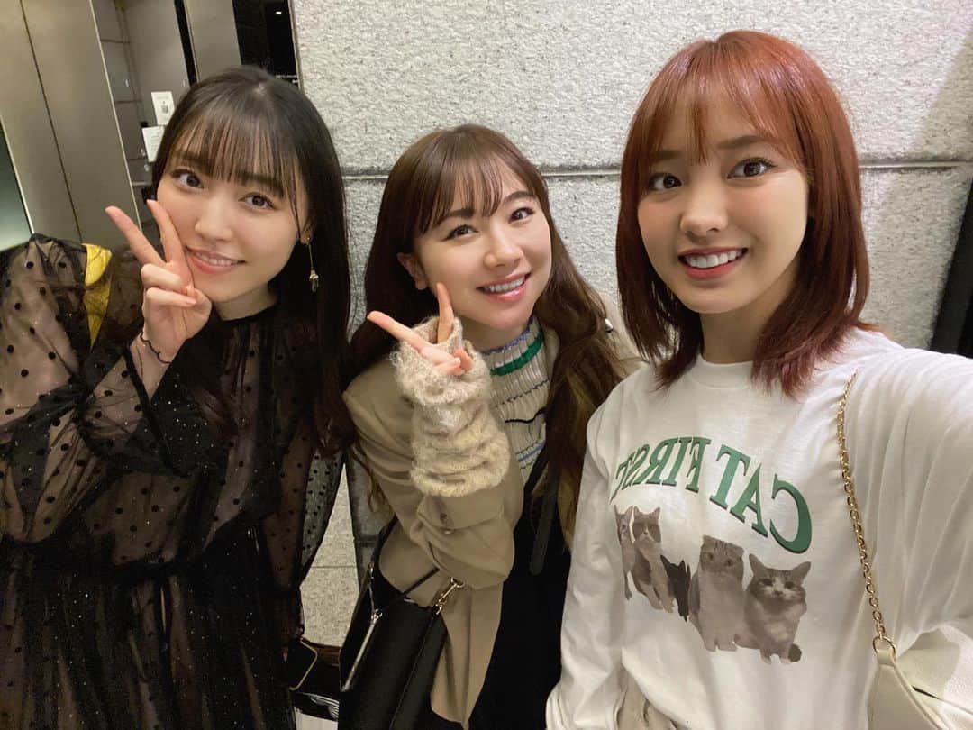 飯窪春菜のインスタグラム：「🩷💙  あゆみずきとご飯しました🫶🏻 久しぶりに会えて楽しかった〜☺️ 短い時間だったからまたすぐ会えますようにーっ✊🏻❤️‍🔥  #譜久村聖 さん#石田亜佑美 ちゃん#あゆみずき #モーニング娘23」