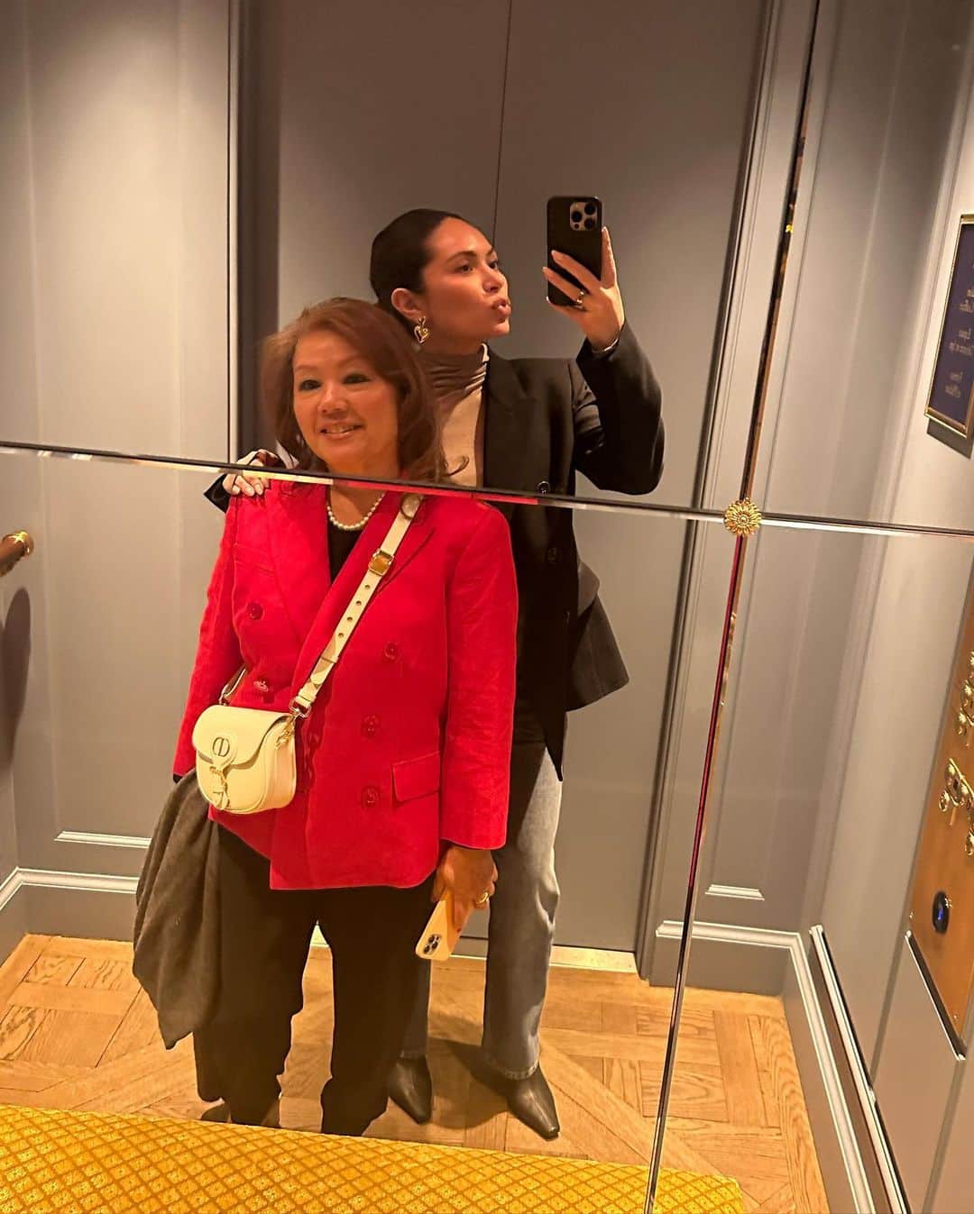 Marianna Hewittさんのインスタグラム写真 - (Marianna HewittInstagram)「You’d be surprised how many people ask me, where’s @stripesnchanel ? How’s your Mom?  Radiant, joyful, encouraging and excited are some of the best words to describe her. She’s full of life, always ready for an adventure and reminds me to live in the moment. My travel buddy, plus one, and even takes a pretty good picture. So lucky to call her my own!  Love you Mama Happy Mother’s Day」5月14日 22時39分 - marianna_hewitt