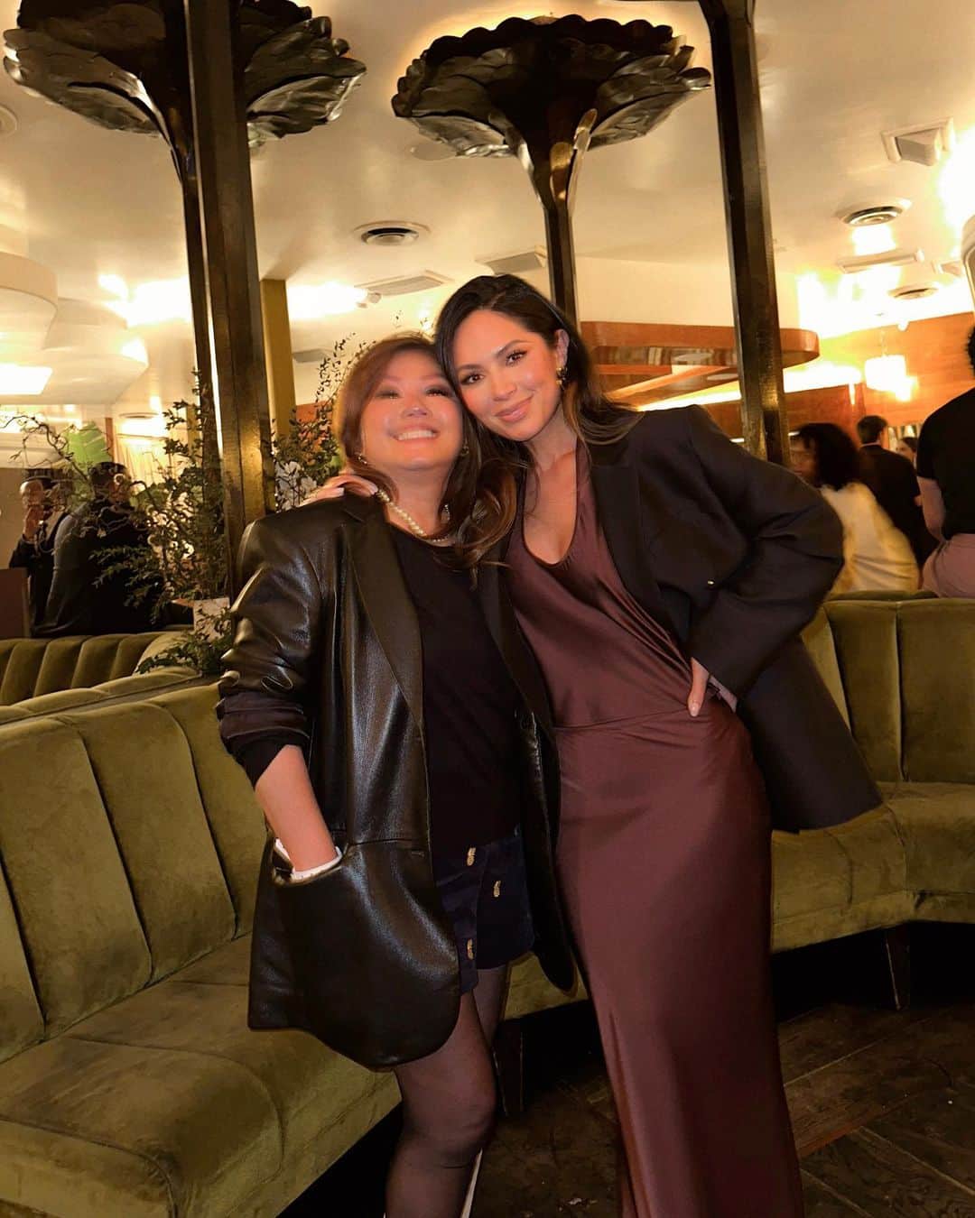 Marianna Hewittのインスタグラム：「You’d be surprised how many people ask me, where’s @stripesnchanel ? How’s your Mom?  Radiant, joyful, encouraging and excited are some of the best words to describe her. She’s full of life, always ready for an adventure and reminds me to live in the moment. My travel buddy, plus one, and even takes a pretty good picture. So lucky to call her my own!  Love you Mama Happy Mother’s Day」