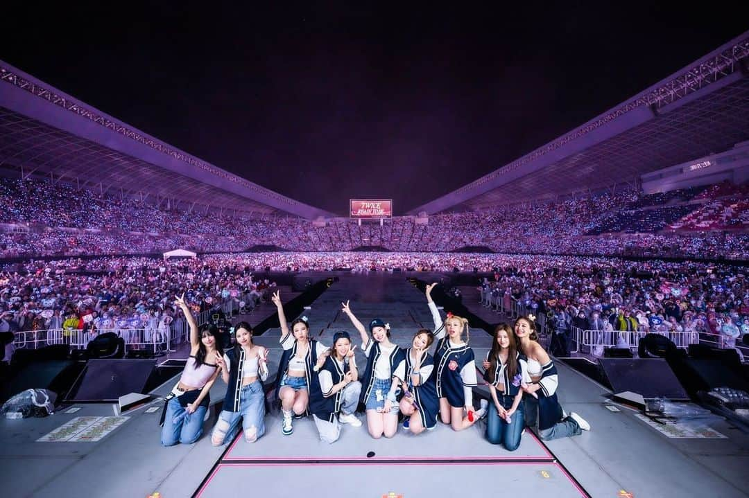 ツウィさんのインスタグラム写真 - (ツウィInstagram)「大阪で雨の中、二日間一緒に過ごすことができてとても幸せでした。私たちがharehareを歌ったからかな🌦️雨が降った後晴れてる空を見ることができましたね。とても特別で忘れられない思い出になりました♥︎ また東京で会いましょう。本当にありがとうございました！❛‿˂̵✧」5月14日 22時35分 - thinkaboutzu