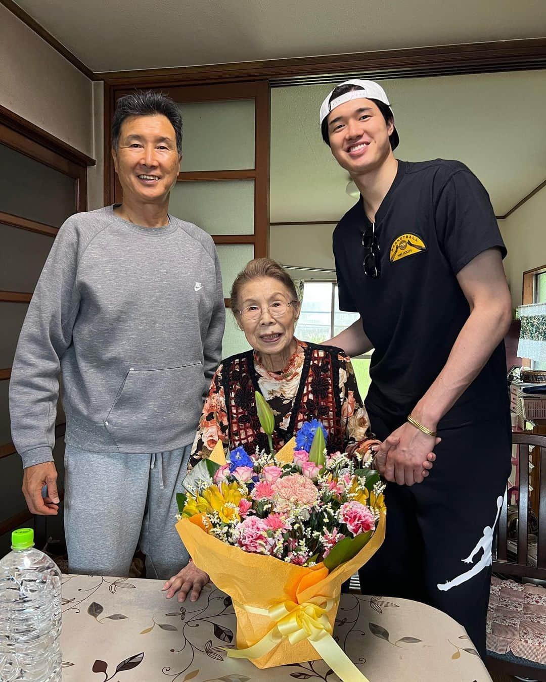 渡邊雄太さんのインスタグラム写真 - (渡邊雄太Instagram)「Happy Mother’s Day 😁  母の日」5月14日 22時48分 - yutawatanabe12