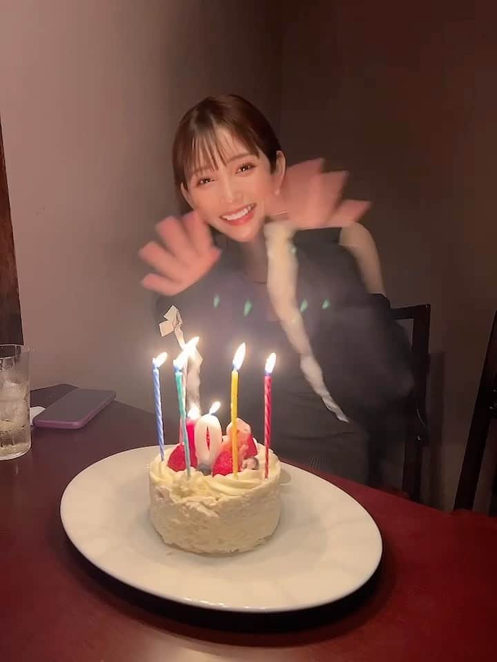 小島みゆのインスタグラム：「本当に嬉しい時 言葉がすらすら出てこない🥹  when I'm really happy Words  don't come out smoothly🥺  정말 기쁠 때 말이조차 나오지 않는다」