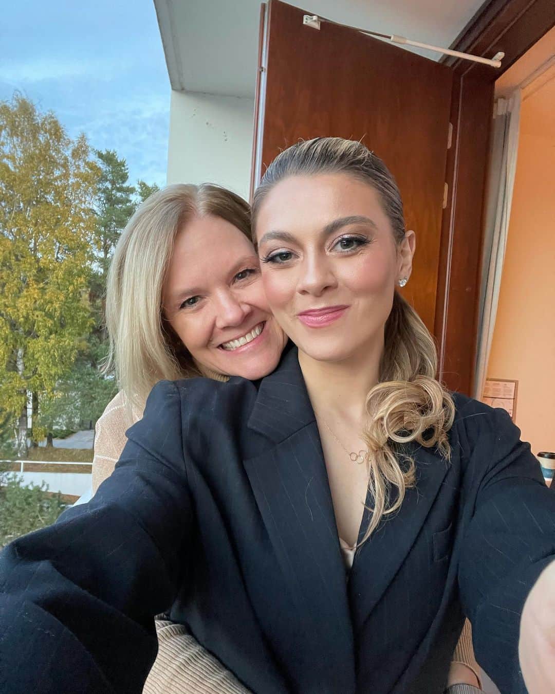 ケイトリン・ホワイエクのインスタグラム：「Happy Mothers Day to my favorite lady! The person I aspire to be everyday is because of the person you are and the example you set for your family of someone who is so kind and caring for those around her. I’m lucky to call you my best friend. Love you Momma ❤️」