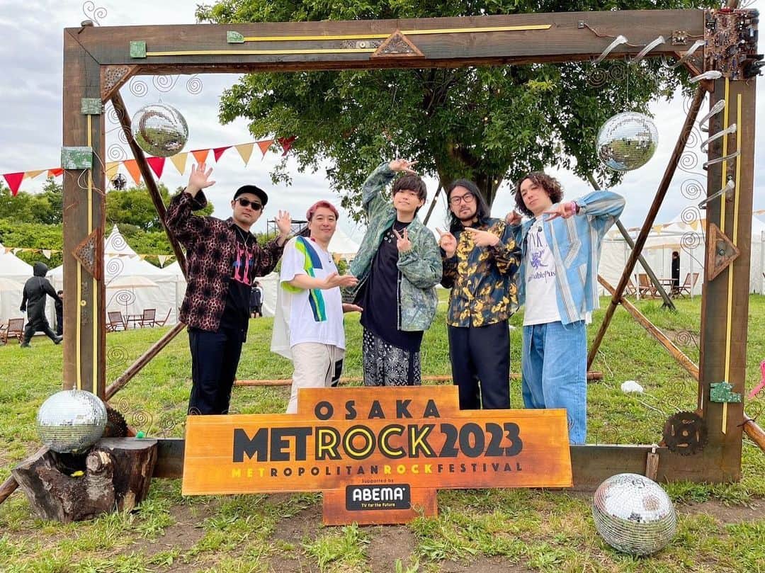 Tani Yuukiのインスタグラム：「メトロックありがとうございました！ 雨あがってたね！やっぱり晴れ男なのでは☀️  そしてマスクの取れたあなた達はすんごくいい顔してた！ 足元悪い中一緒に遊んでくれてありがとう！ 最高だった！良い1日を！ またね！❤️‍🔥✌️  #METROCK2023 #メトロック #TaniYuuki」