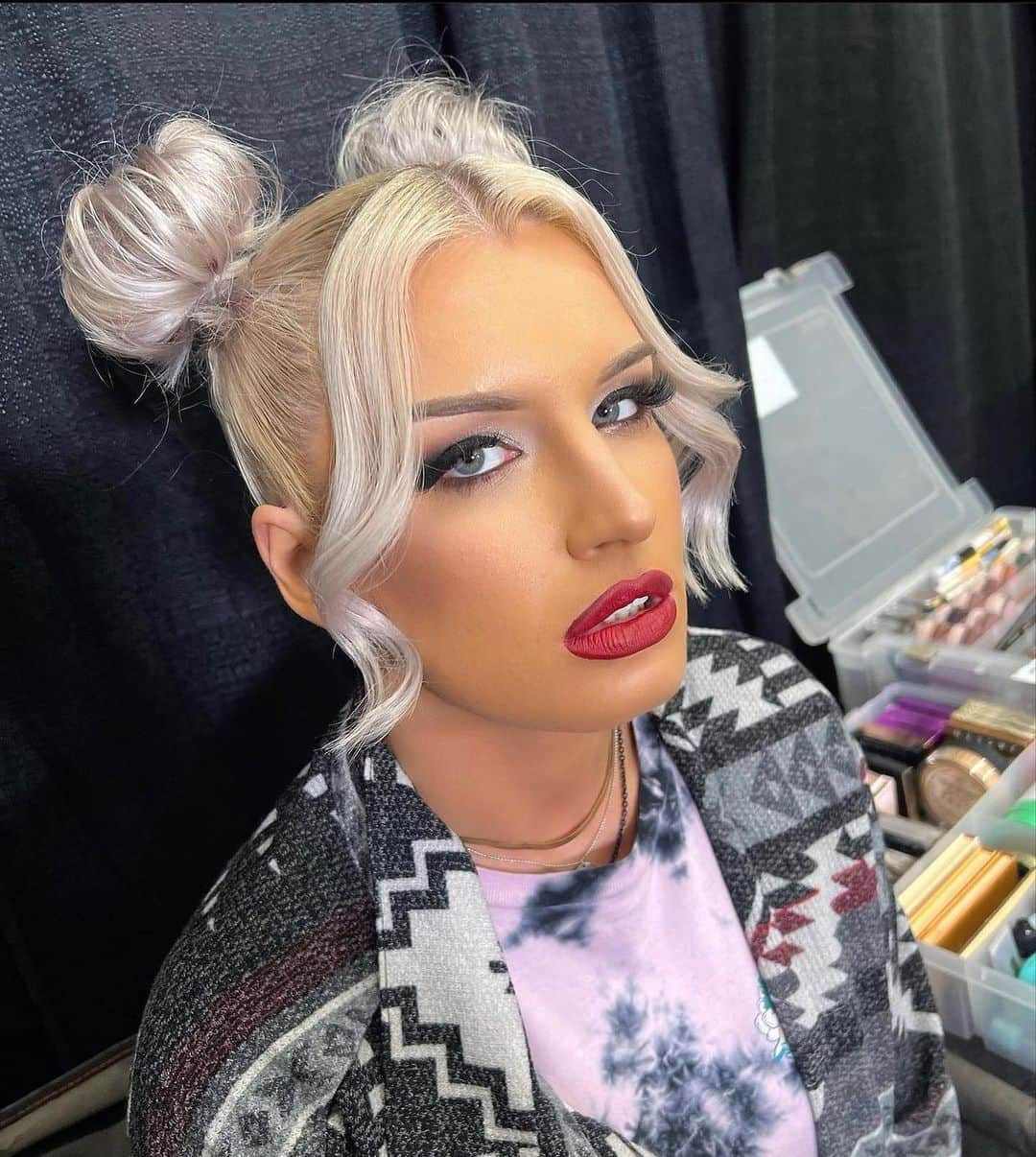 トニー・ストームのインスタグラム：「💄 @dear.salem」