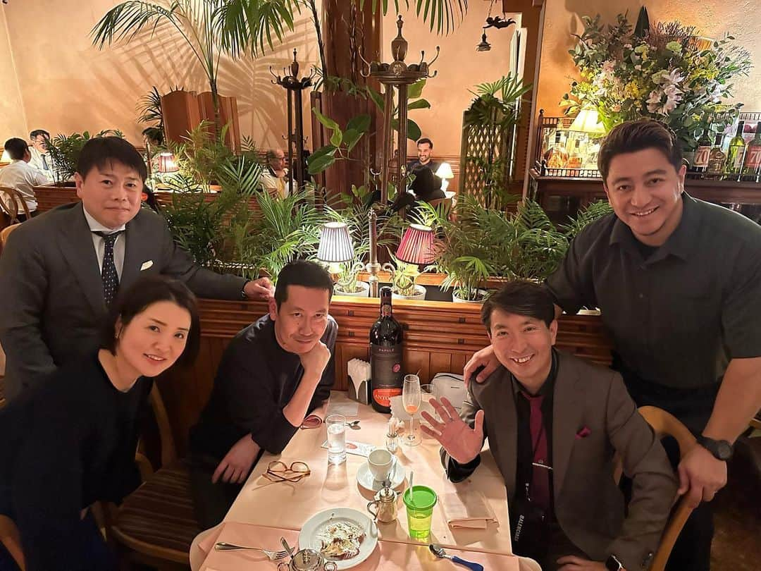 有村昆さんのインスタグラム写真 - (有村昆Instagram)「僕の同級生の高橋たかおくんと、先輩の　#林家木久蔵 師匠とみんなで青山にある #アントニオ にイタリアンに‼️ たかおくんのオーダースーツは本当に着心地バツグン！😃お気に入り🤩  #有限会社髙橋縫製 #お直し専門業が仕立てるオーダースーツ #オーダースーツ #有限会社髙橋縫製アトリエ赤坂」5月14日 22時55分 - kon_arimura